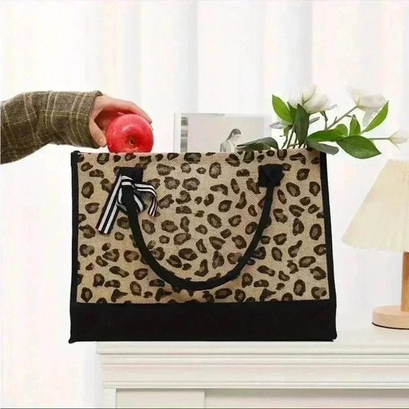 Chic Leopard Print Canvas Tote Bag - Picture 3 of 6